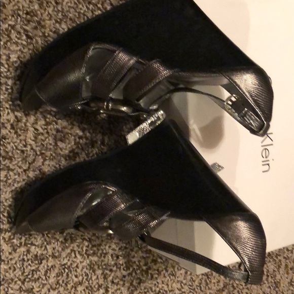 Calvin Klein size 8 metallic gray shoes - Picture 2 of 6